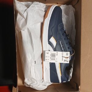 Mens size 12 Reebok club memt tennis shoes